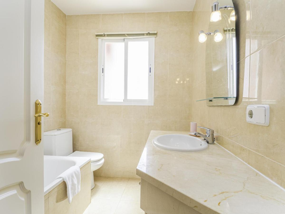 2308- 2Bedrooms Apt With Stunning Sea View-Terrace Манилва Экстерьер фото